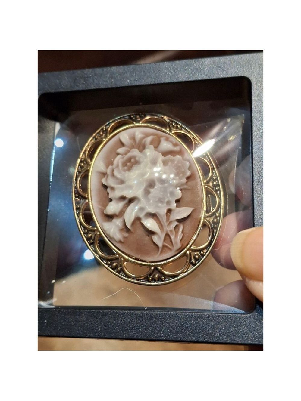 Cameo brooch 70's floral